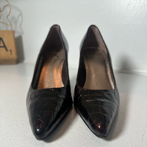 St. John Pointed Toe Croc Embossed Leather Pumps Heels Women’s 8.5M Brown - Picture 3 of 11